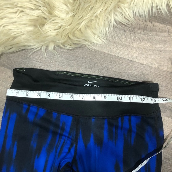 Blue/black Dri-Fit woman’s Capris - Picture 6 of 8